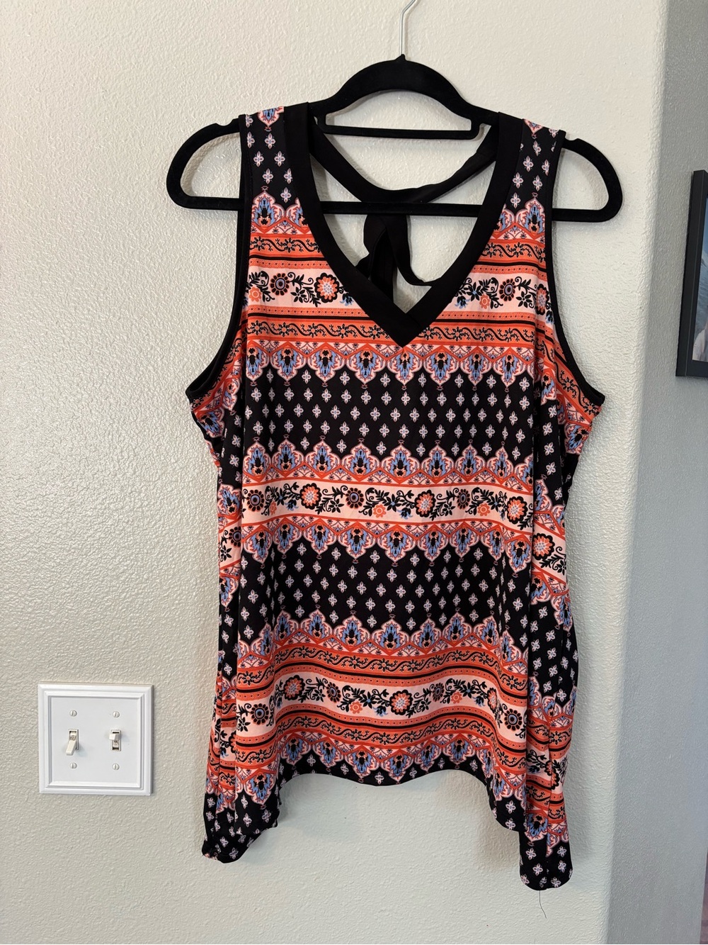 Front of Closet Medallion Border Print Tie Back Tank Top Sharkbite Hem 2X